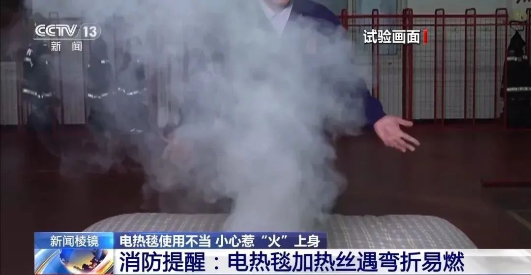 凌晨，17楼，一男一女扒着窗沿摇摇欲坠……