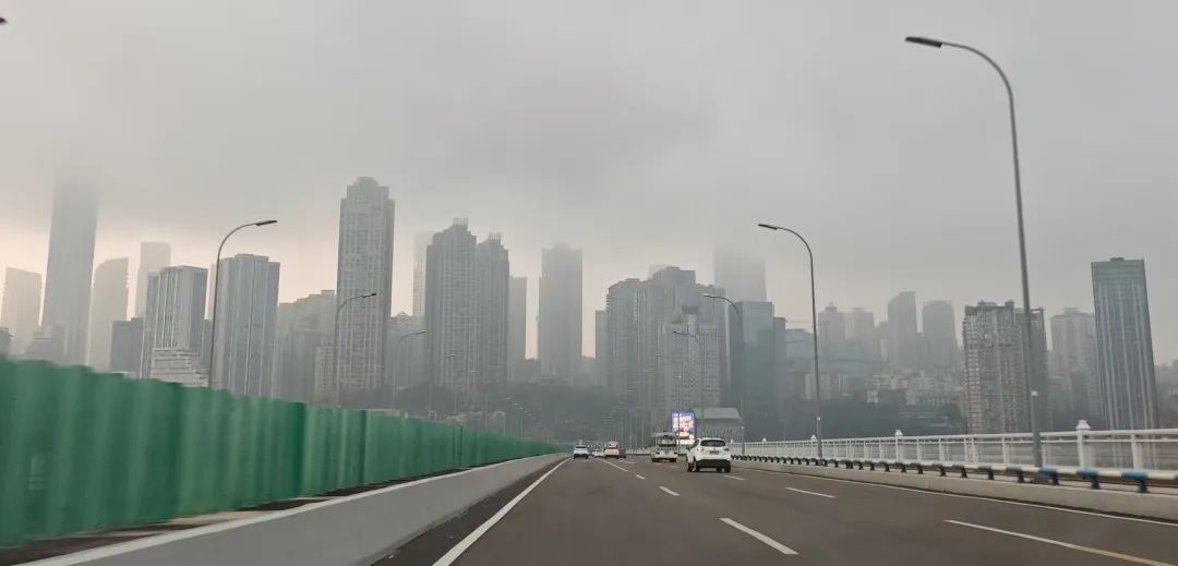 能见度小于200米!重庆发布大雾橙色预警 能见度小于200米!重庆发布大雾橙色预警