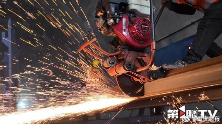 4小时→1小时内！渝厦高铁重庆东至黔江段全线轨道贯通