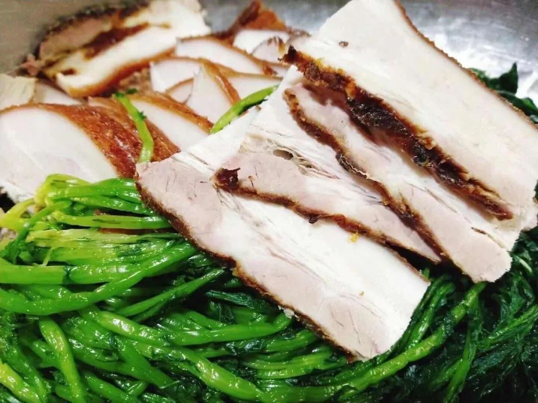 刚刚拍下！阜阳坝埂、田间忽然来了一批人！ 在干啥？