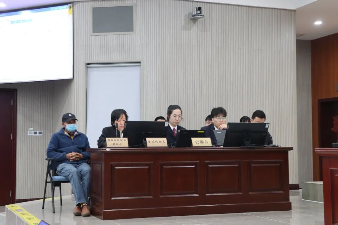 村官成村霸?海南一地法院开庭审理王柏顺、王集等23人涉恶案件 村官成村霸?海南一地法院开庭审理王柏顺、王集等23人涉恶案件