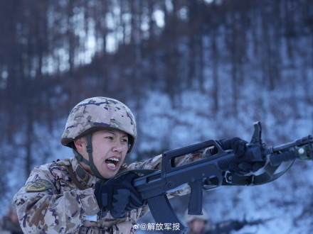 热血沸腾！武警官兵雪地刺杀训练