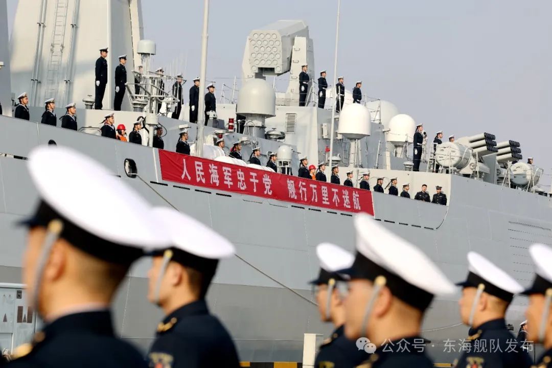 中国海军起航赴亚丁湾
