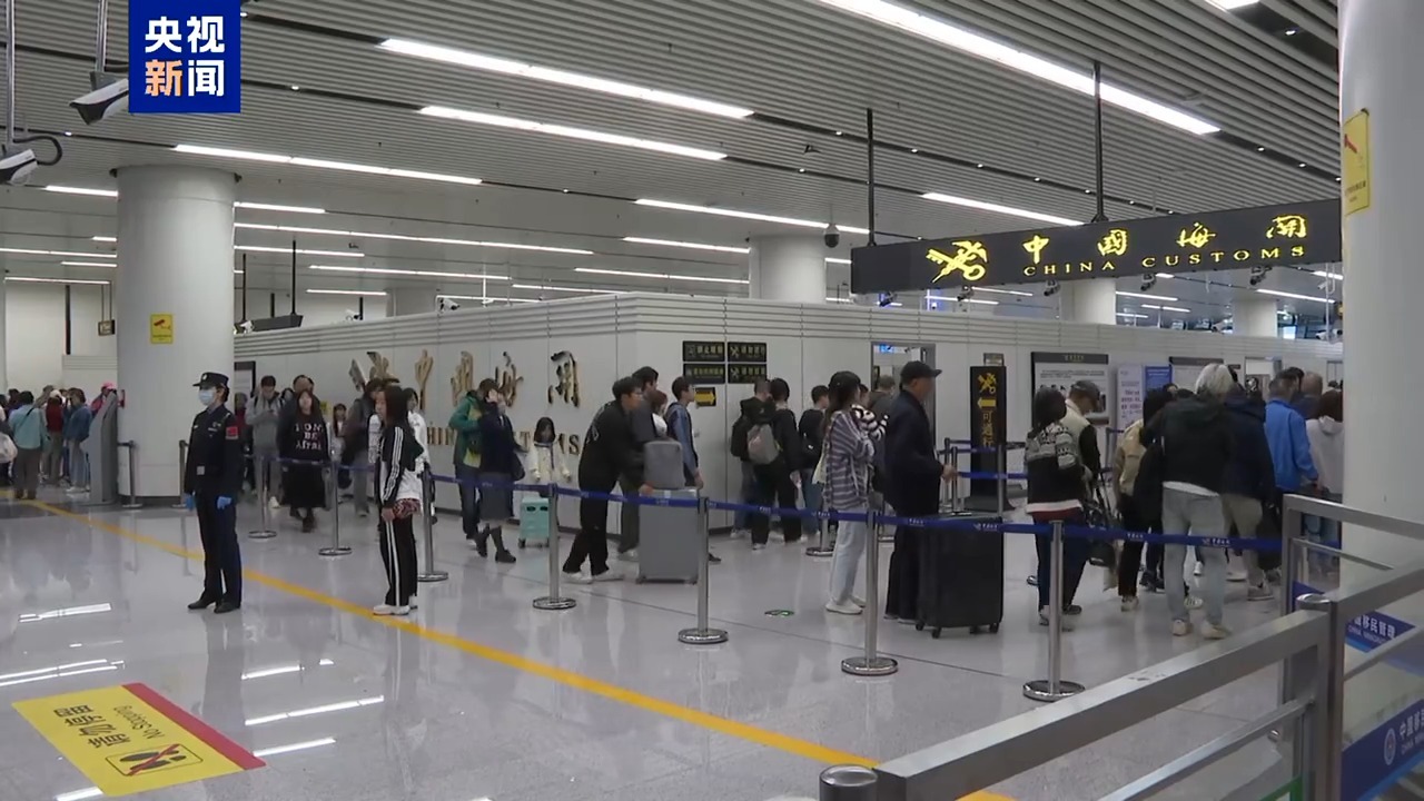 深圳莲塘口岸2024年出入境人员突破2500万人次 同比增长110% 深圳莲塘口岸2024年出入境人员突破2500万人次 同比增长110%