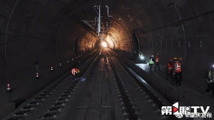 4小时→1小时内！渝厦高铁重庆东至黔江段全线轨道贯通