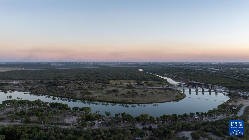 俯瞰墨美边境城市雷诺萨 俯瞰墨美边境城市雷诺萨