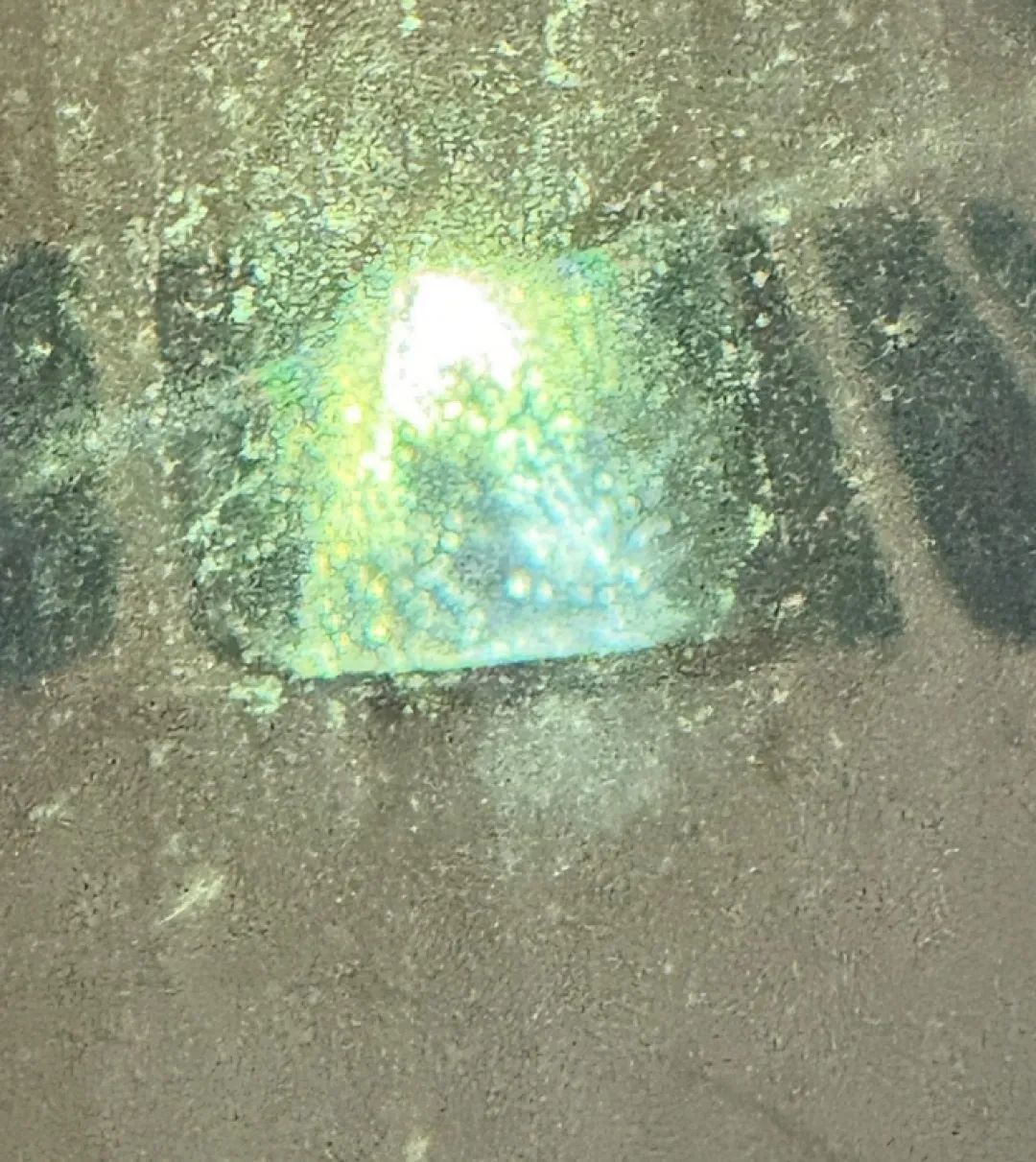 亚航航班起飞15分钟后折返,疑因挡风玻璃破裂 亚航航班起飞15分钟后折返,疑因挡风玻璃破裂