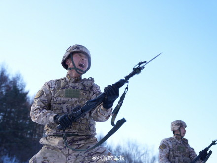 热血沸腾！武警官兵雪地刺杀训练