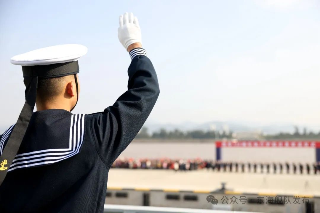 中国海军起航赴亚丁湾