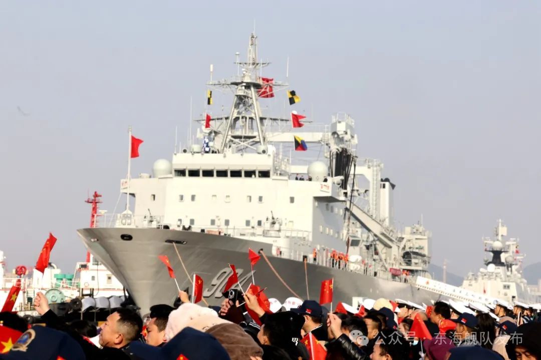 中国海军起航赴亚丁湾