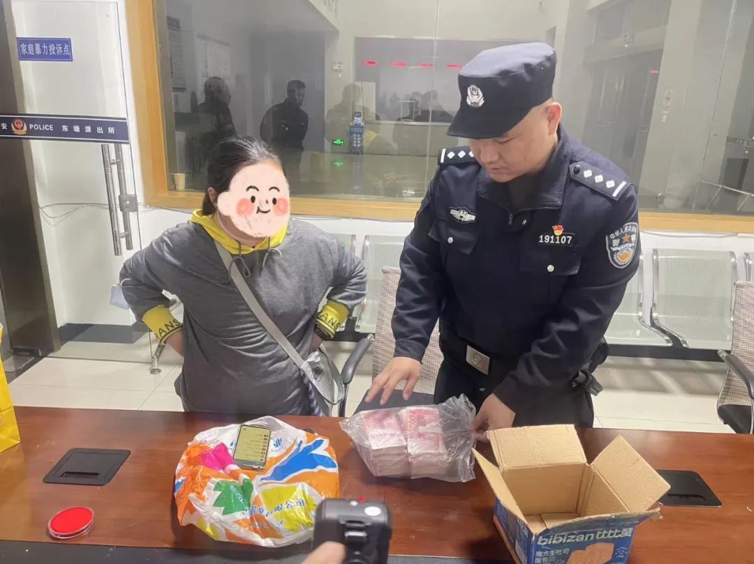 跑腿小哥,立功!他的最新身份是…… 跑腿小哥,立功!他的最新身份是……