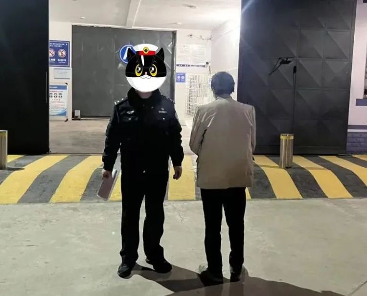 任性辱警！3人被拘