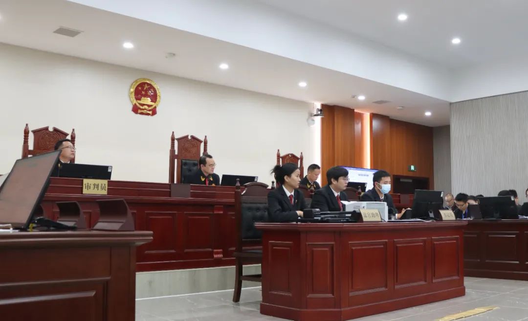 村官成村霸?海南一地法院开庭审理王柏顺、王集等23人涉恶案件 村官成村霸?海南一地法院开庭审理王柏顺、王集等23人涉恶案件