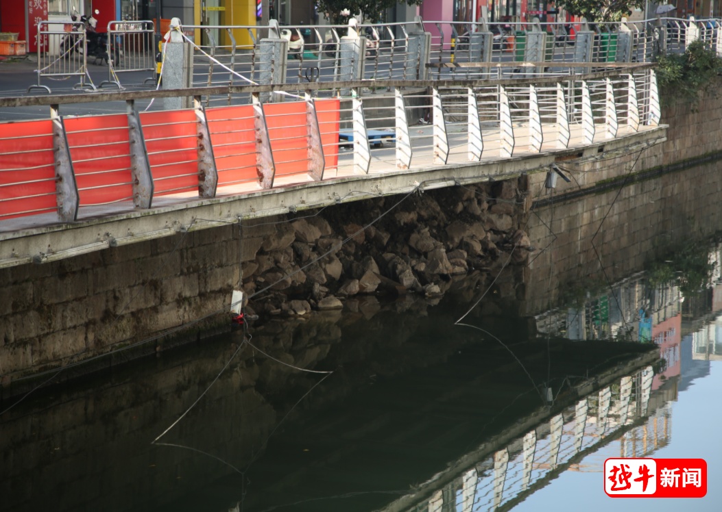 柯桥万达附近，塌方！现场拉起警戒线