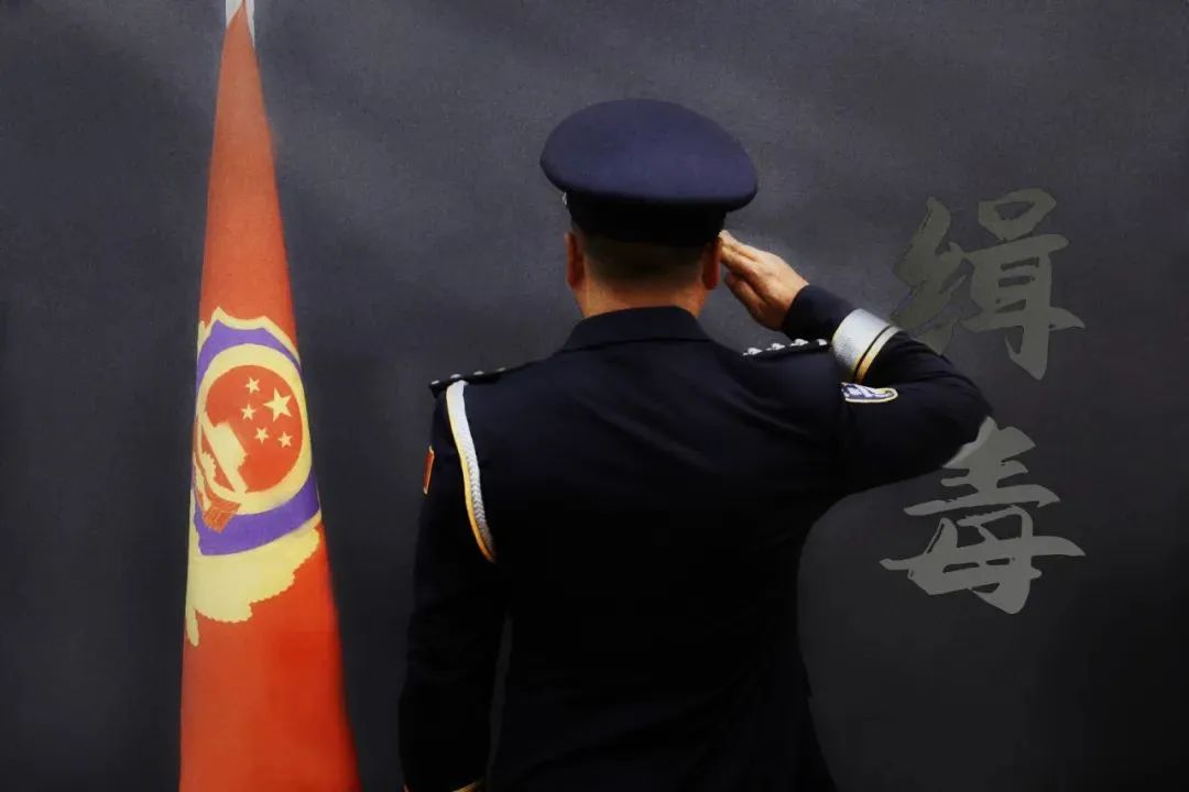 伤疤见证他的从警生涯!从辅警到缉毒警的12年,他“一路开挂”...... 伤疤见证他的从警生涯!从辅警到缉毒警的12年,他“一路开挂”......