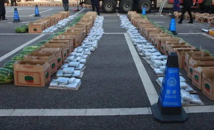 伤疤见证他的从警生涯!从辅警到缉毒警的12年,他“一路开挂”...... 伤疤见证他的从警生涯!从辅警到缉毒警的12年,他“一路开挂”......