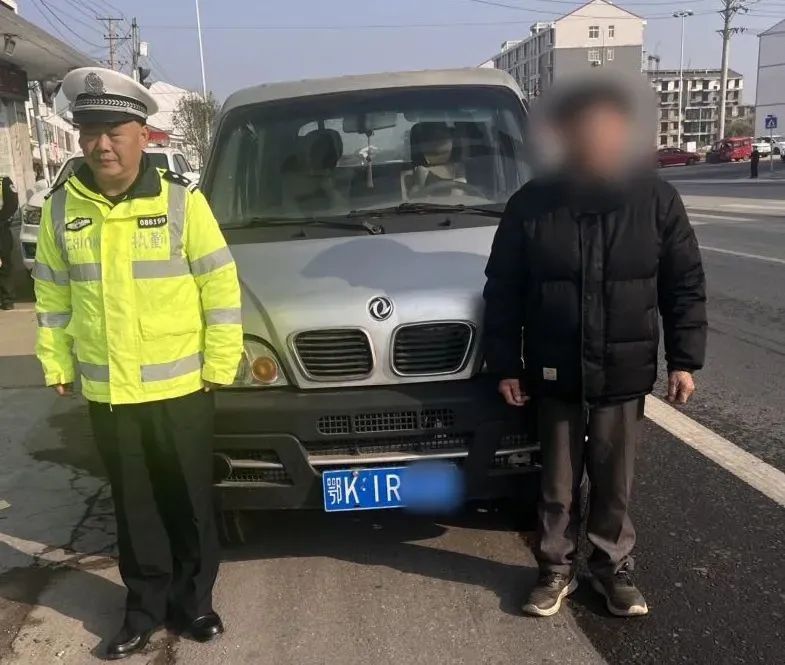 无证还敢驾驶报废车!错上加错! 无证还敢驾驶报废车!错上加错!