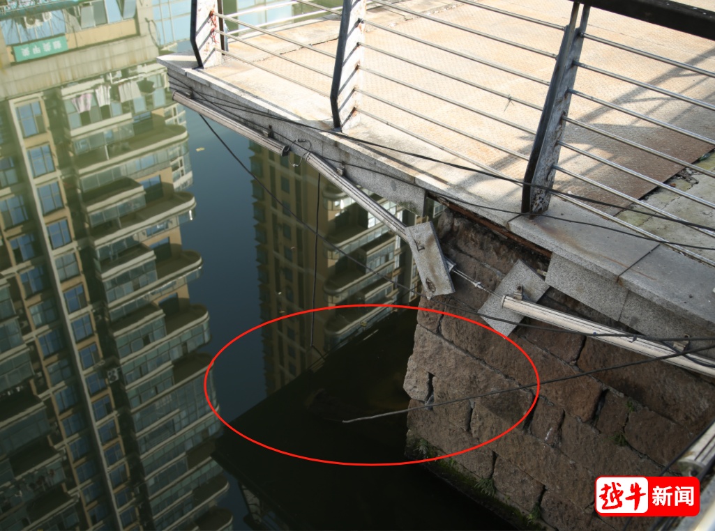 柯桥万达附近，塌方！现场拉起警戒线