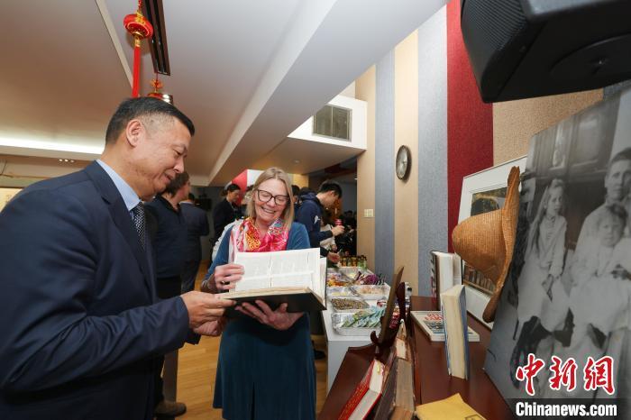 中国驻多伦多总领馆举办开放日庆祝建馆40周年 中国驻多伦多总领馆举办开放日庆祝建馆40周年