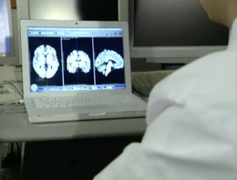 肥肉长在哪里最危险？脂肪长在这个部位或更易发生老年痴呆！