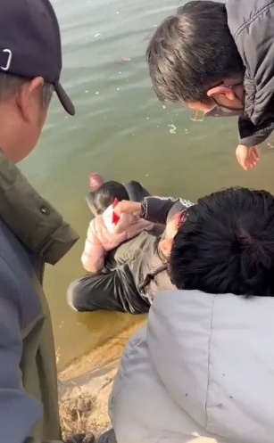 关键时刻，一根鱼竿“立功”了！