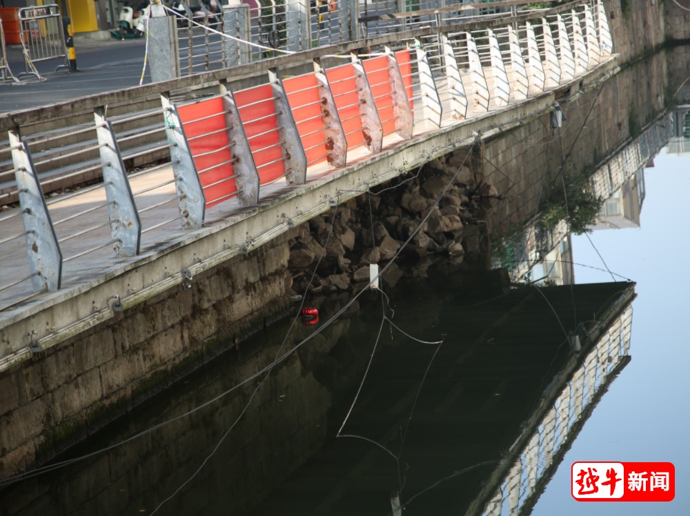 柯桥万达附近，塌方！现场拉起警戒线