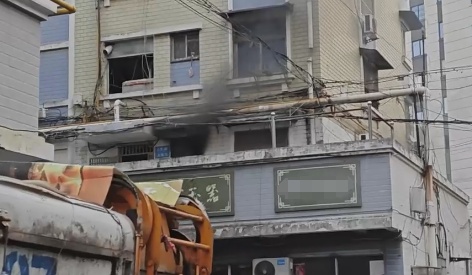 @爱狗人士：家中起火一片狼藉！9只“汪星人”何去何从？