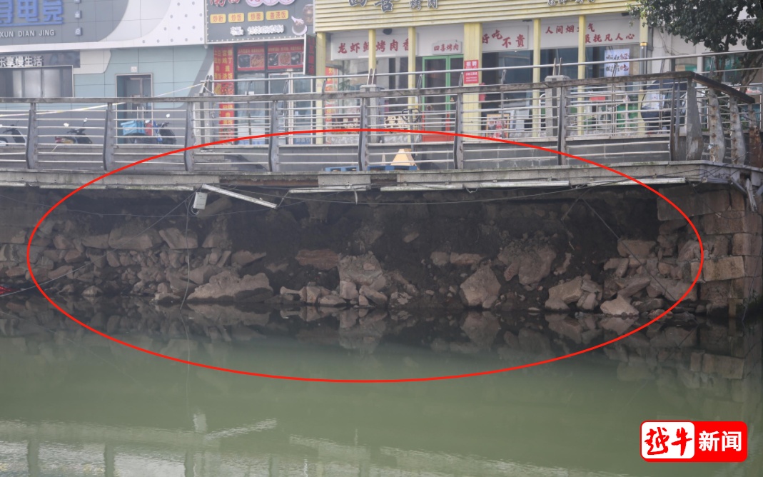 柯桥万达附近，塌方！现场拉起警戒线