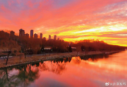 晨光破晓，北京朝霞美如画