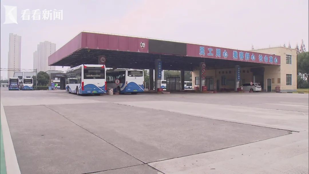 上海街头这种公交不见了？有人爱有人怕，司机：被人家投诉了，没了…