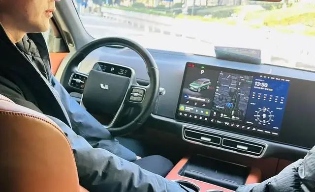 汽车行驶中突然停下?涉事车企紧急回应! 汽车行驶中突然停下?涉事车企紧急回应!