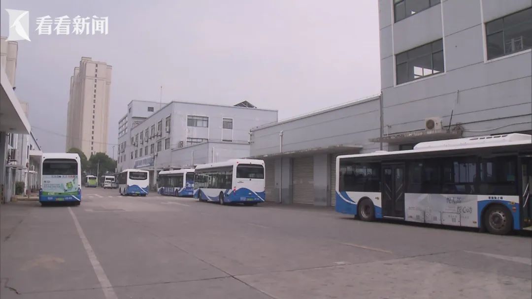 上海街头,这种公交车不见了?运营才半年多,司机:被人投诉了,没了 上海街头,这种公交车不见了?运营才半年多,司机:被人投诉了,没了