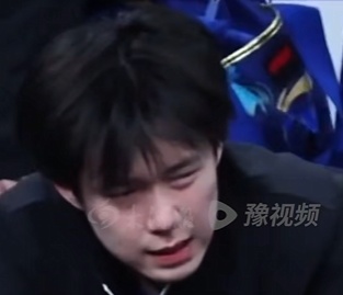 疑似身体不适？王楚钦又上热搜，球迷：不要硬扛