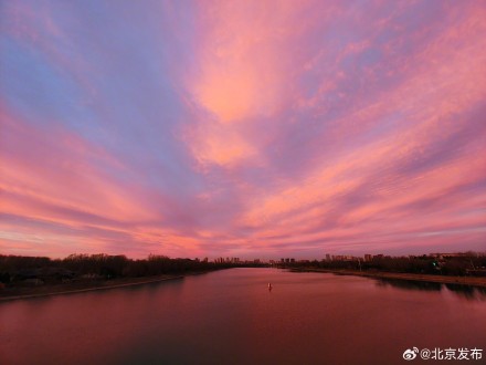晨光破晓，北京朝霞美如画