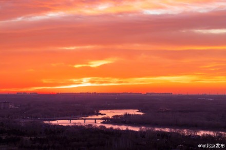 晨光破晓，北京朝霞美如画