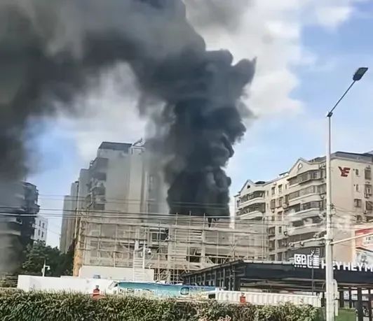 广州一在建工地发生火灾，官方通报→