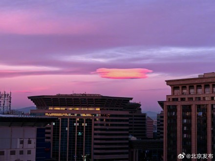 晨光破晓，北京朝霞美如画