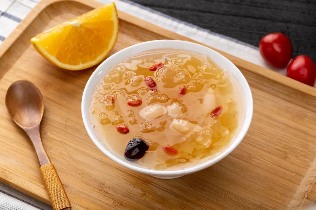 冬季干燥,养肺很重要,这种食材喉咙舒坦、滋阴润肺,好处真不少~ 冬季干燥,养肺很重要,这种食材喉咙舒坦、滋阴润肺,好处真不少~