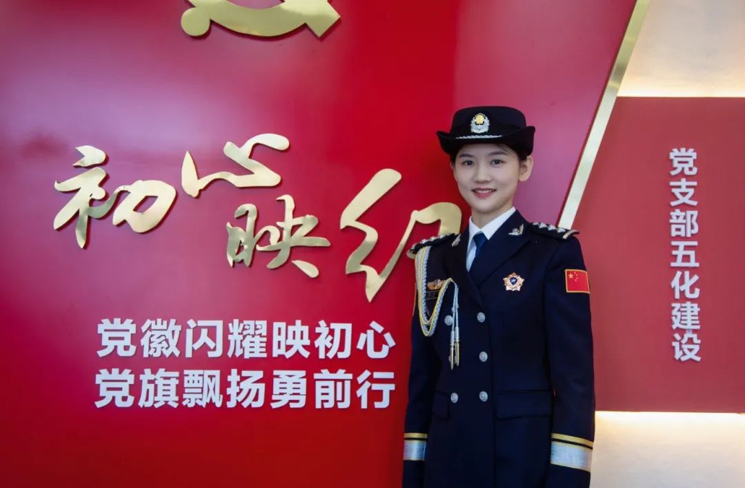 人民日报点赞!长沙这名女民警! 人民日报点赞!长沙这名女民警!