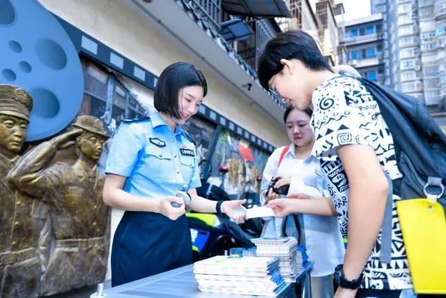 人民日报点赞!长沙这名女民警! 人民日报点赞!长沙这名女民警!