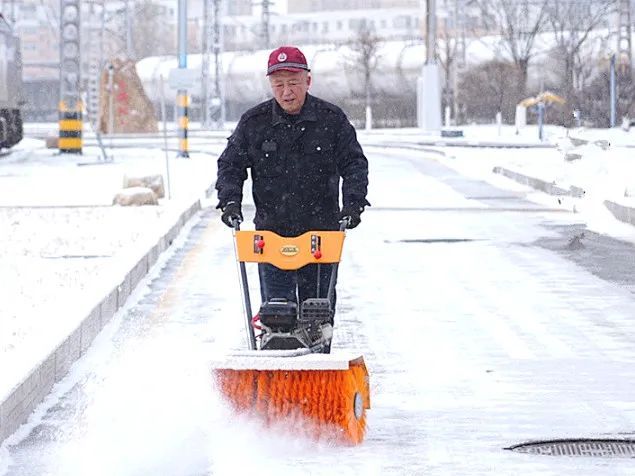 铁路人的“玩雪工具”，猜猜有多少种？