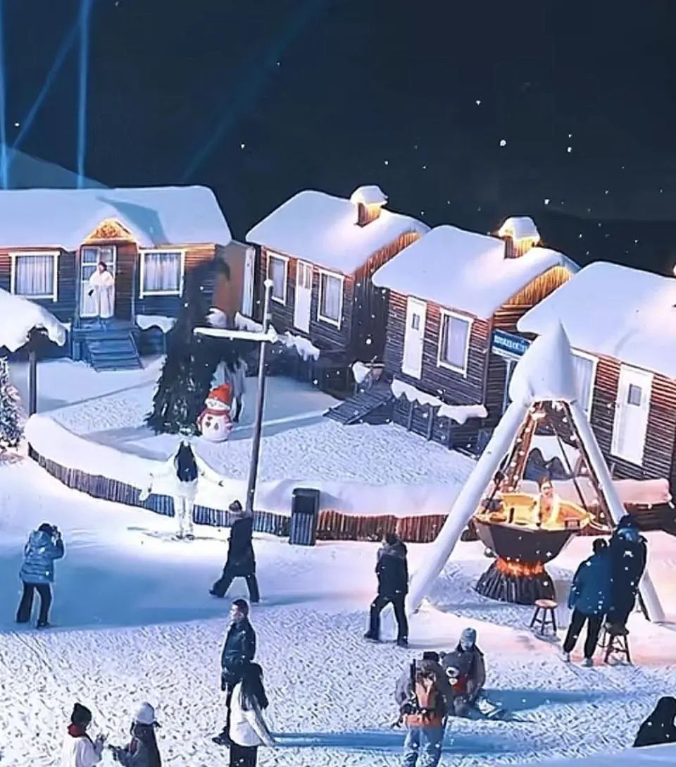 河南新乡一景区被网民吐槽“用假雪冒充真雪”,官方:系人造雪景点 河南新乡一景区被网民吐槽“用假雪冒充真雪”,官方:系人造雪景点