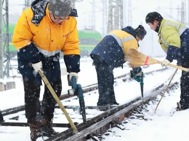 铁路人的“玩雪工具”，猜猜有多少种？