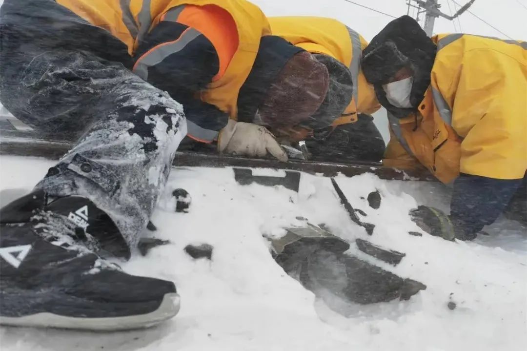 铁路人的“玩雪工具”，猜猜有多少种？