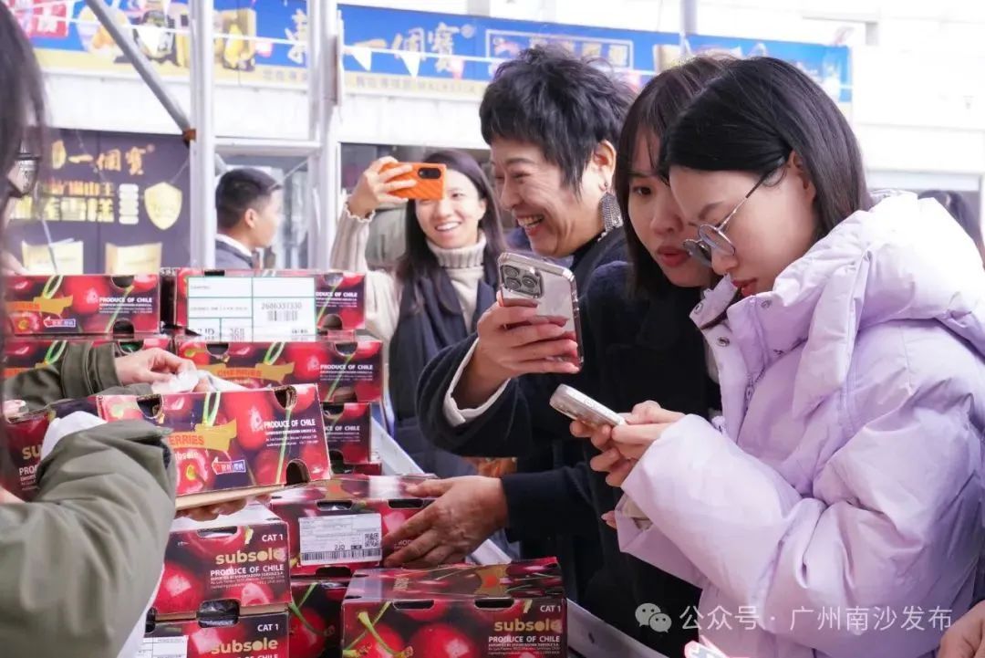 “断崖式”降价！超万吨车厘子到达广州！还会再降……