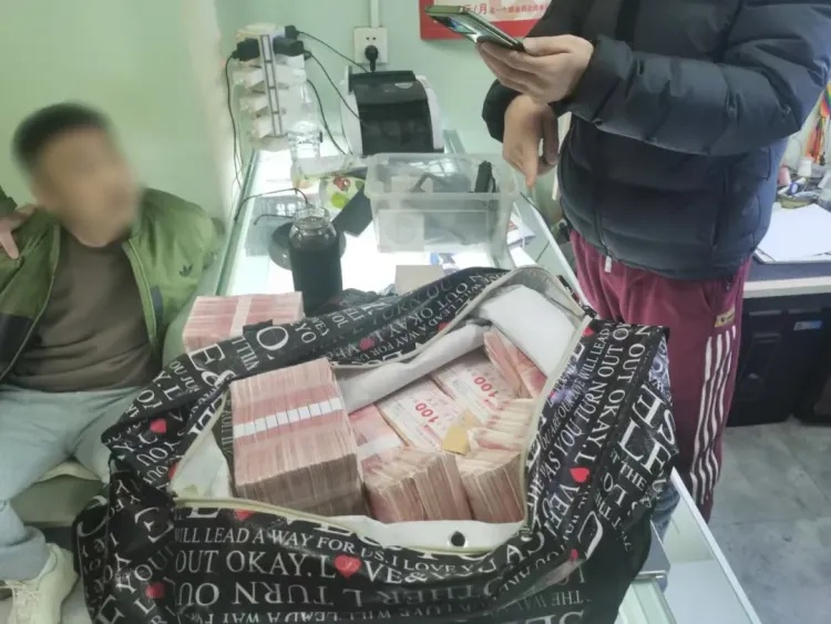 取大额现金，请“跑腿”寄送？已出现相关案件，警方出手