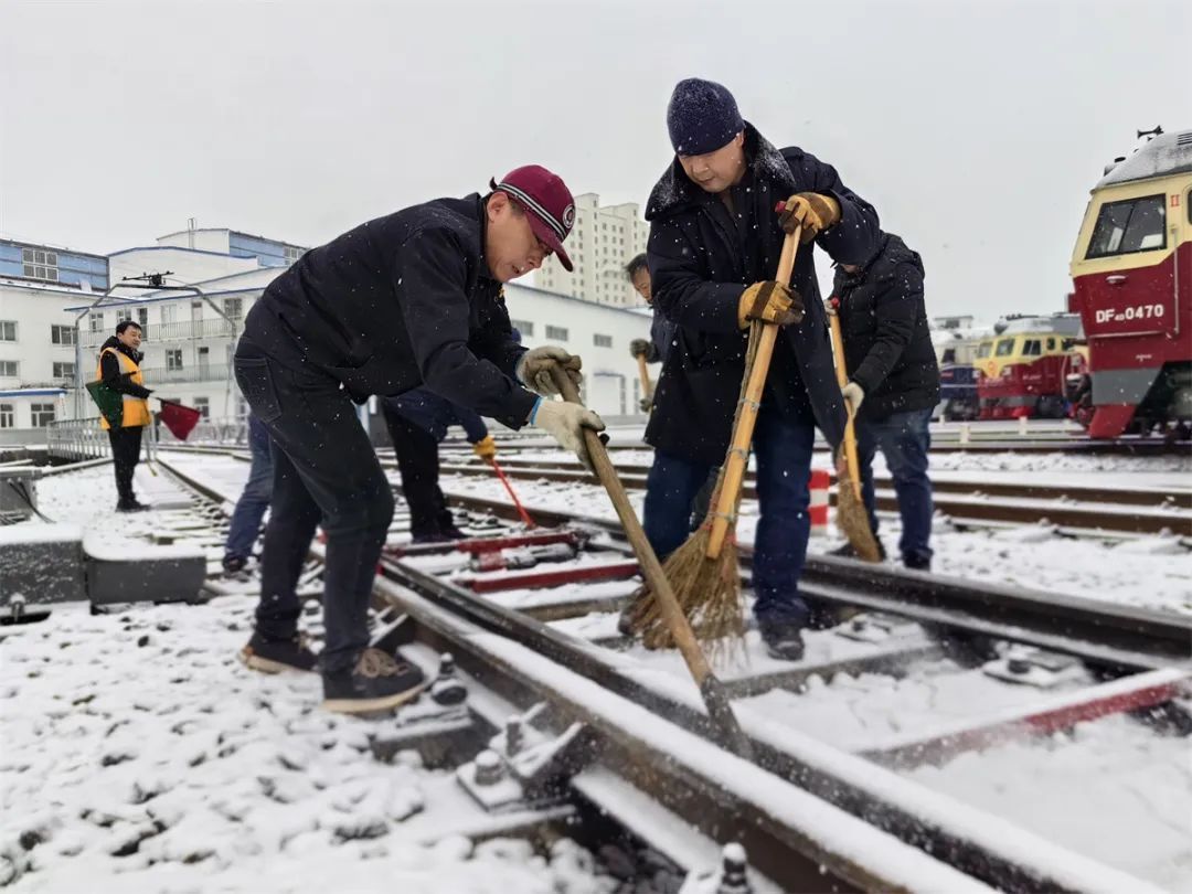 铁路人的“玩雪工具”，猜猜有多少种？