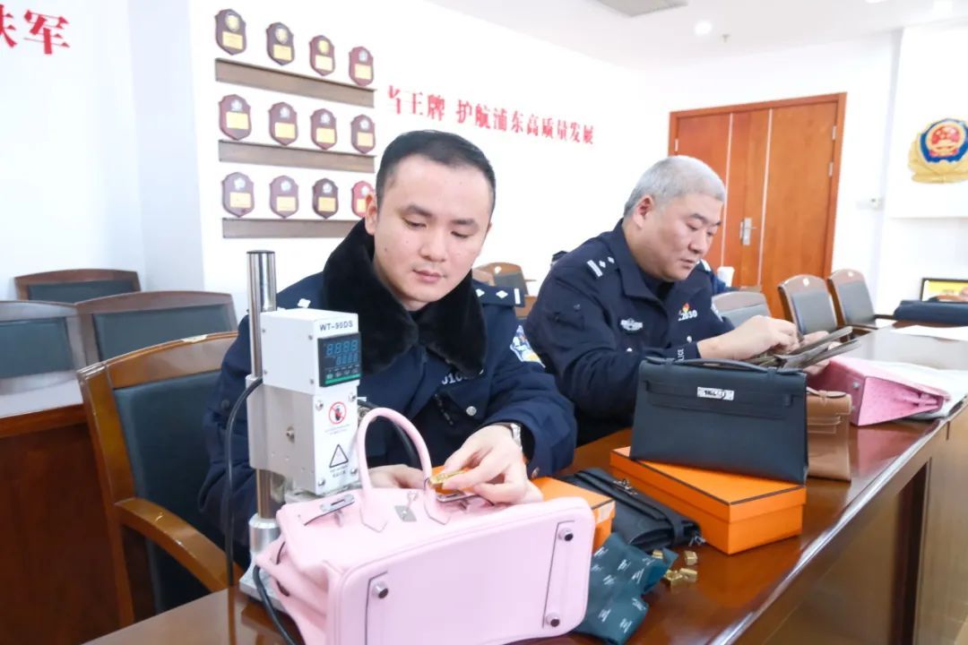 为追求包具“品质” 制假团伙竟报班学习鉴定技术? 为追求包具“品质” 制假团伙竟报班学习鉴定技术?