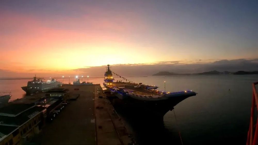 多图高燃!山东舰入列5周年! 多图高燃!山东舰入列5周年!