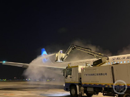 飞机结冰结霜咋办？“洗澡”呀！